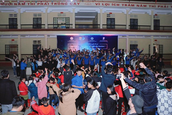 Lan tỏa yêu thương tại vùng cao Bắc Hà - Anh 6