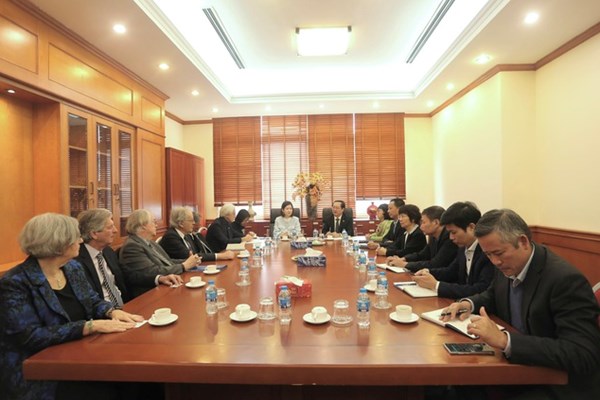 Bộ trưởng KH&CN tiếp các nhà khoa học tham dự giải VinFuture - Anh 1