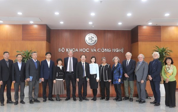 Bộ trưởng KH&CN tiếp các nhà khoa học tham dự giải VinFuture - Anh 2