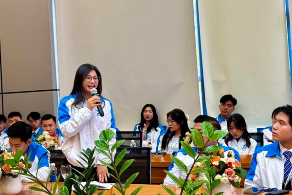Sinh viên thảo luận về các giải pháp hiệu quả nhằm giữ gìn, phát huy bản sắc văn hoá dân tộc - Anh 1