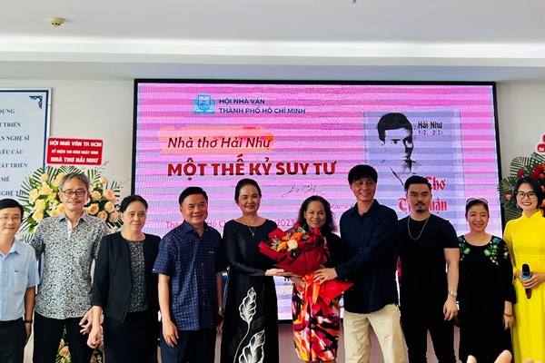 Nhà thơ Hải Như với một thế kỷ suy tư - Anh 1