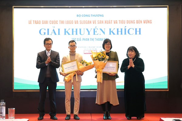 Trao giải cuộc thi logo và slogan về sản xuất và tiêu dùng bền vững - Anh 2