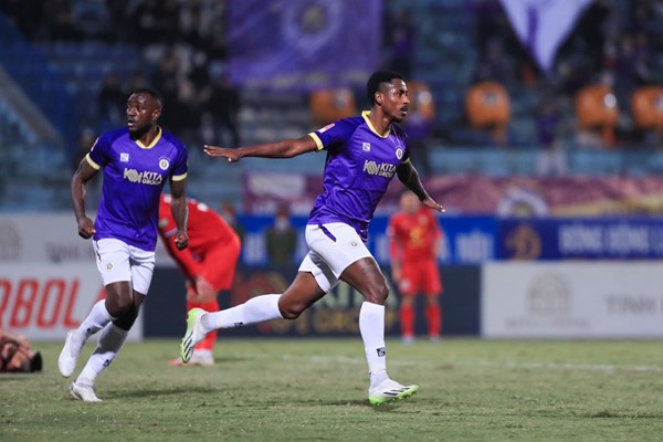 Thắng Thanh Hoá, B.Bình Dương tiếp tục dẫn đầu V.League - Anh 2