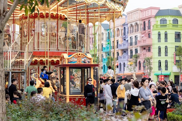 Mãn nhãn với show thực cảnh 3D mapping trên sân khấu thuyền lớn nhất châu Á tại phía Đông Hà Nội - Anh 10