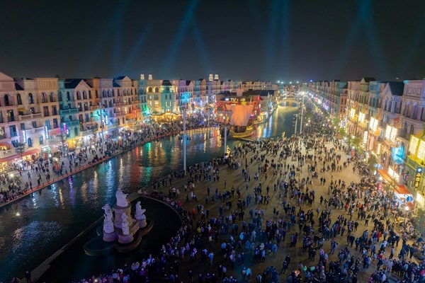 Mãn nhãn với show thực cảnh 3D mapping trên sân khấu thuyền lớn nhất châu Á tại phía Đông Hà Nội - Anh 13