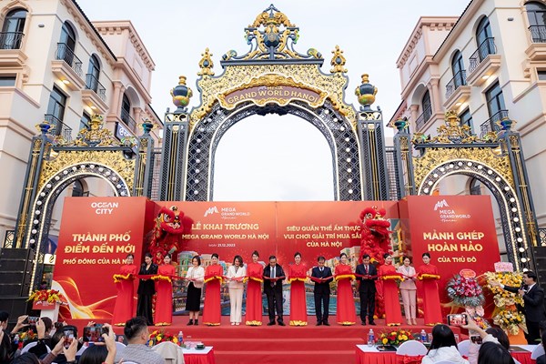 Mãn nhãn với show thực cảnh 3D mapping trên sân khấu thuyền lớn nhất châu Á tại phía Đông Hà Nội - Anh 5