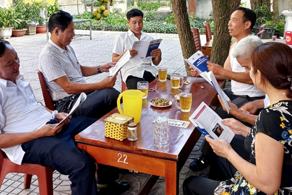 Nhiều người bỏ thuốc lá từ mô hình “Gia đình không khói thuốc” - Anh 1
