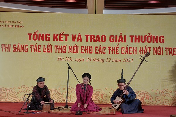 Trao giải Cuộc thi sáng tác lời thơ mới cho các thể cách hát nói trong ca trù - Anh 6