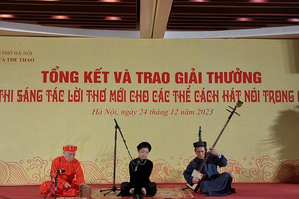 Trao giải Cuộc thi sáng tác lời thơ mới cho các thể cách hát nói trong ca trù - Anh 1
