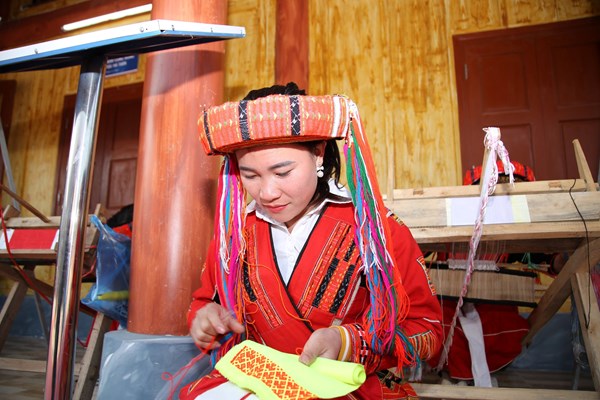 Khánh thành nhà văn hóa cộng đồng dân tộc Pà Thẻn - Anh 4