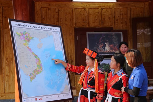 Khánh thành nhà văn hóa cộng đồng dân tộc Pà Thẻn - Anh 2