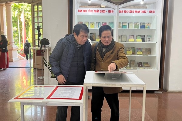 Khai mạc trưng bày các tác phẩm văn học công nhân được giải thưởng từ năm 1953 - 2023 - Anh 4