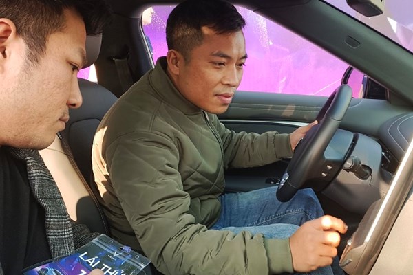 Người dùng trải nghiệm xe điện VF 7: Mọi thứ đều vượt trội xe xăng - Anh 1