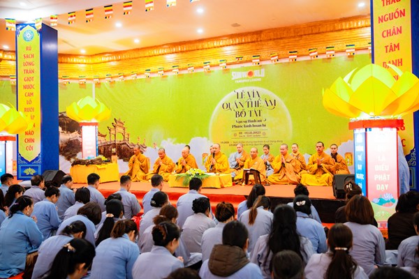 Dâng hoa cúng Phật trên đỉnh thiêng Fansipan dịp Lễ Vía Đức Phật A Di Đà - Anh 2