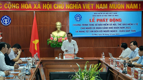 Cà Mau phát động chương trình tặng sổ BHXH, thẻ BHYT cho người có hoàn cảnh khó khăn - Anh 1
