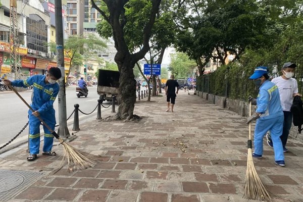 Thực hiện tốt công tác vệ sinh môi trường phục vụ người dân vui Xuân, đón Tết - Anh 2