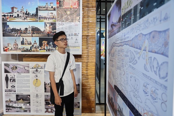 Trao giải Cuộc thi “Thiết kế mô hình check-in du lịch và biểu tượng vui du lịch TP.HCM” năm 2023 - Anh 3