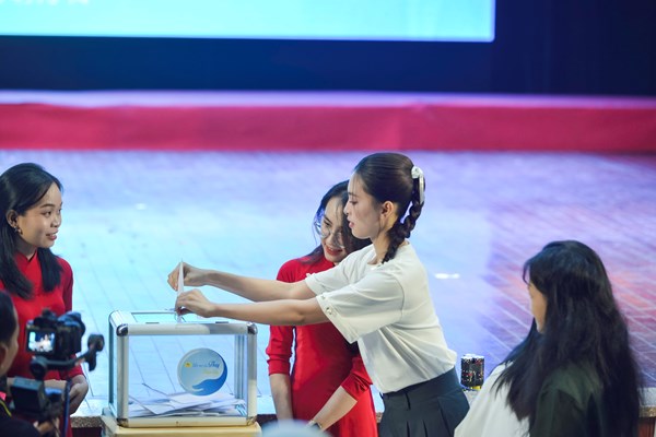 Chương trình biểu diễn nghệ thuật gây quỹ “Ước mơ của Thúy trao em” - Anh 3