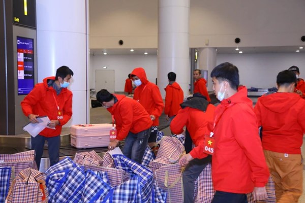Tiếp tục sơ tán công dân Việt Nam bị mắc kẹt tại khu vực phía Bắc Myanmar - Anh 1
