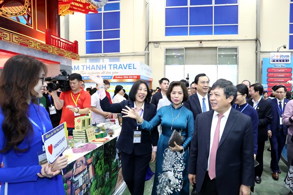 Nâng cao vị thế Việt Nam trên bản đồ du lịch thế giới - Anh 1