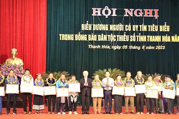Người có uy tín góp phần xây dựng đời sống văn hoá vùng đồng bào dân tộc thiểu số - Anh 1