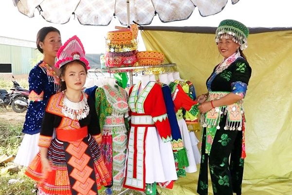 Sắc màu chợ phiên dân tộc Mông - Anh 1