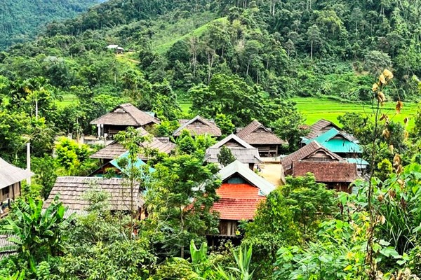 Ngăn chặn nạn “chảy máu” bằng cách kiểm kê, xếp hạng nhà sàn cổ - Anh 2