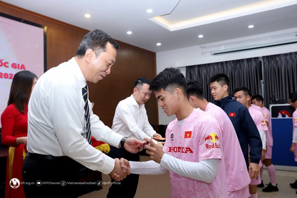 Lãnh đạo VFF gặp gỡ, động viên thầy trò HLV Troussier tham dự Asian Cup - Anh 3