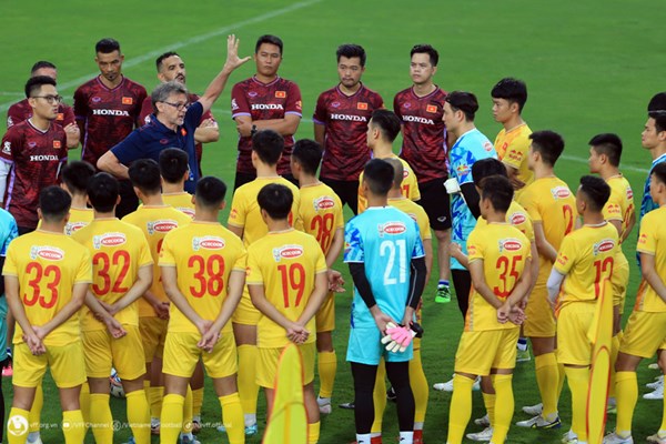 HLV Troussier chốt danh sách chính chức đội tuyển Việt Nam dự VCK Asian Cup 2023 - Anh 1