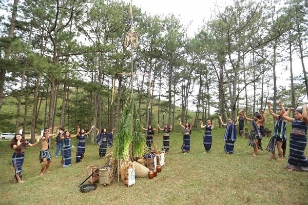 Người K’Ho dưới chân núi Lang Biang làm du lịch - Anh 1