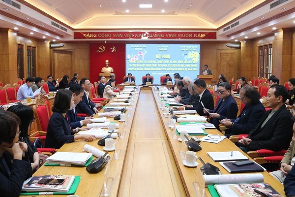 Phát huy tài năng của các văn nghệ sĩ, thúc đẩy sáng tạo VHNT - Anh 1
