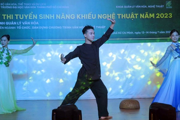 Điều chỉnh lộ trình tăng học phí: Giảm bớt khó khăn cho học sinh, sinh viên - Anh 1