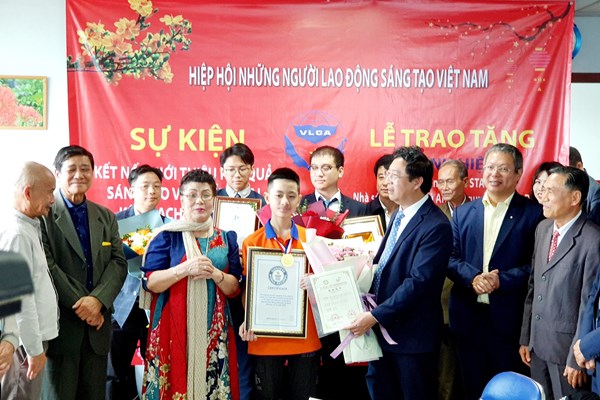Câu chuyện truyền cảm hứng từ một trẻ tự kỷ - Anh 2