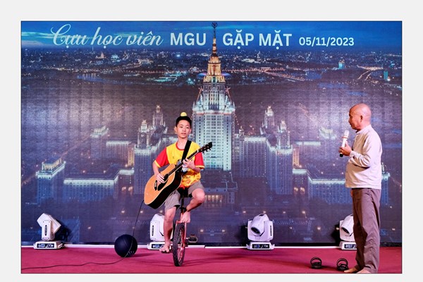Câu chuyện truyền cảm hứng từ một trẻ tự kỷ - Anh 1