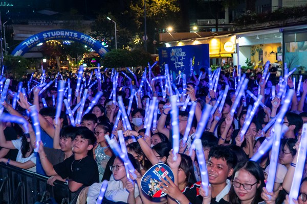 Hơn 10.000 phần quà Tết và Lễ hội âm nhạc “xông đất” năm mới dành tặng sinh viên - Anh 3