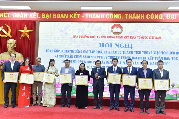 Đẩy mạnh tuyên truyền, giới thiệu về cuốn sách của Tổng Bí thư Nguyễn Phú Trọng - Anh 2
