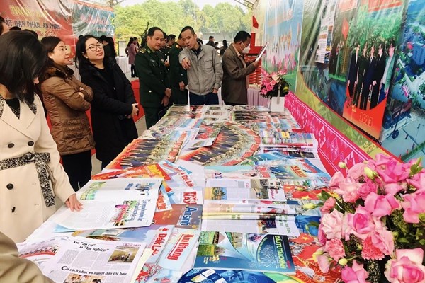 Tuyên truyền kỷ niệm các ngày lễ lớn và sự kiện lịch sử quan trọng năm 2024 trong lĩnh vực thư viện - Anh 1