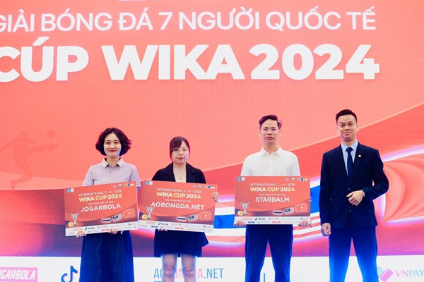 Giải bóng đá 7 người quốc tế lần thứ 2 tổ chức tại Việt Nam - Anh 2