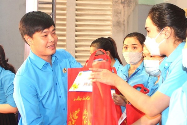 Nỗ lực chăm lo Tết cho người lao động - Anh 1