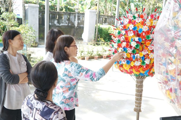 Màu Tết ở làng hoa giấy Thanh Tiên - Anh 1