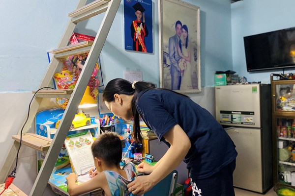 Đành tạm gác chuyện về quê... - Anh 1