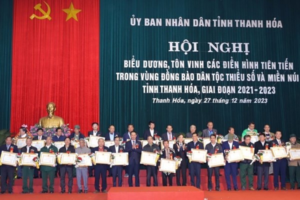 Khẳng định vai trò của người có uy tín trong đồng bào dân tộc thiểu số - Anh 1