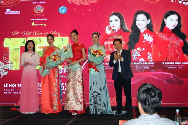 Lễ hội Tết Việt 2024 tái hiện Tết Việt xưa và nay - Anh 2
