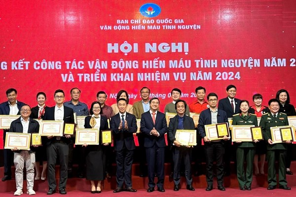 Phấn đấu tiếp nhận 1,6 triệu đơn vị máu trong năm 2024 - Anh 1