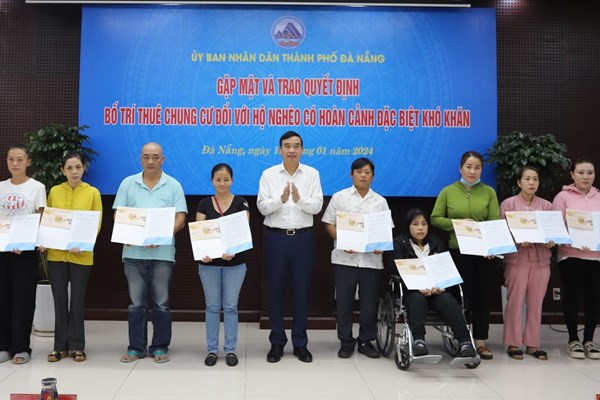Đà Nẵng: Trao nhà mới cho 44 hộ nghèo trước Tết Nguyên đán 2024 - Anh 1