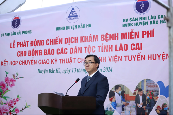 Khám bệnh miễn phí và tặng quà cho người dân huyện Bắc Hà - Anh 1