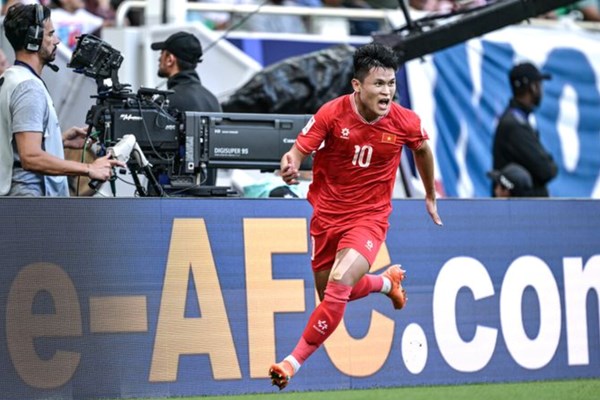 Tuyển Việt Nam thua đầy quả cảm trước Nhật Bản - Anh 2