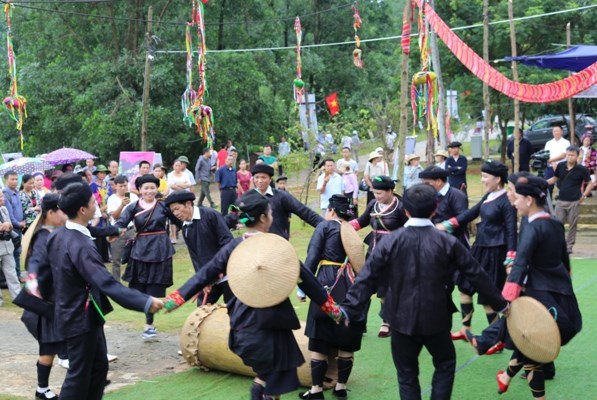 Lễ hội múa trống dân tộc Giáy - Anh 1