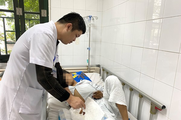 Gia tăng trẻ bị tai nạn do pháo nổ cận Tết - Anh 1