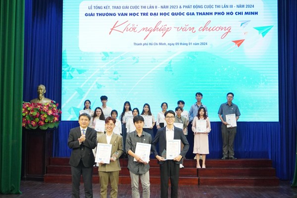 Người trẻ khởi nghiệp văn chương - Anh 1